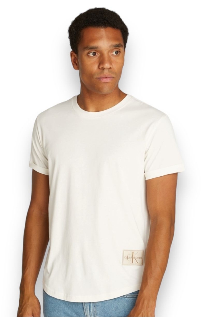 Camiseta Calvin Klein Beige Con Insignia CK