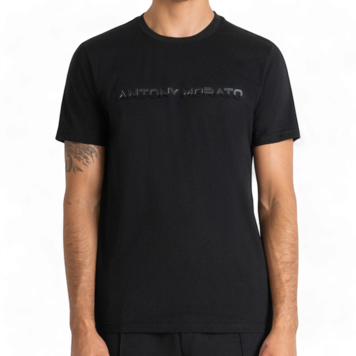 Camiseta Antony Morato Negra Slim Fit con Logo Relieve