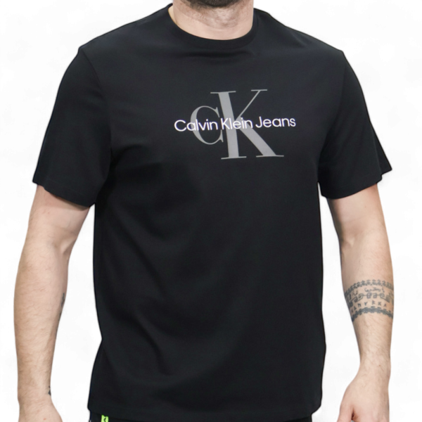 Camiseta Calvin Klein Hero Monogram Negra Calvin Klein | Camisetas  - Estilo urbano premium