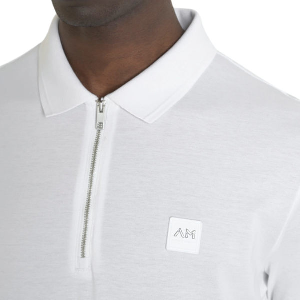 Polo Antony Morato Fit Blanco con Metal Badge Blanco Antony Morato | Camisas y Polos  - Estilo urbano premium