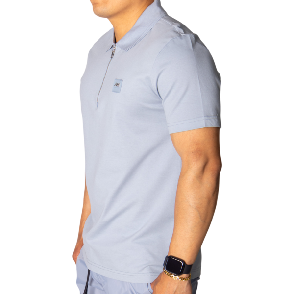 Polo Antony Morato Fit Azul Sky con Metal Badge Azul Antony Morato | Camisas y Polos  - Estilo urbano premium