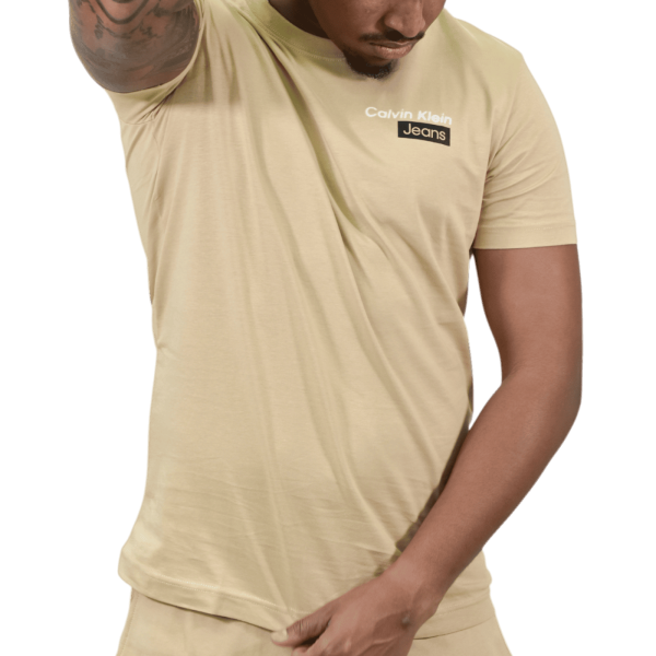 Camiseta Calvin Klein con Logo Frontal Beige