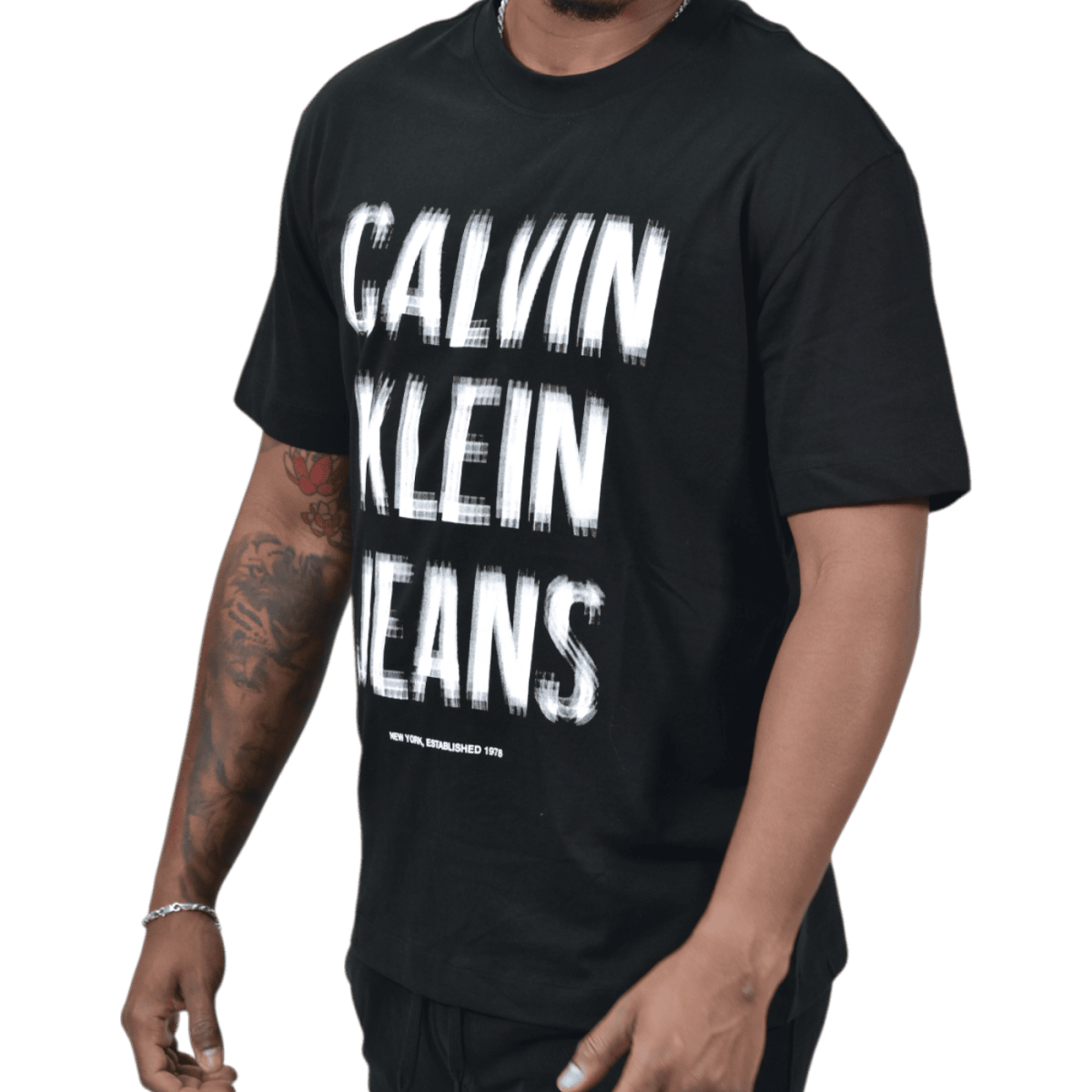 Camiseta Calvin Klein Illusion Logo Negro 2