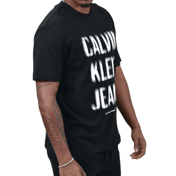 Camiseta Calvin Klein Illusion Logo Negro