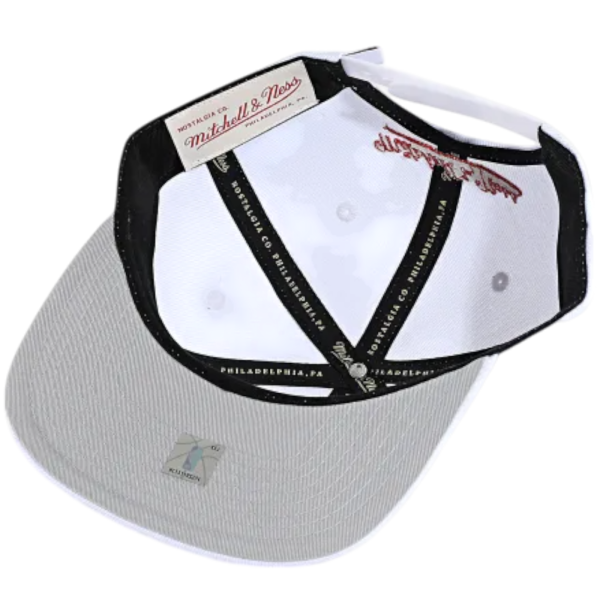 Gorra Mitchell & Ness Chicago Bull Logo Visera Blanco