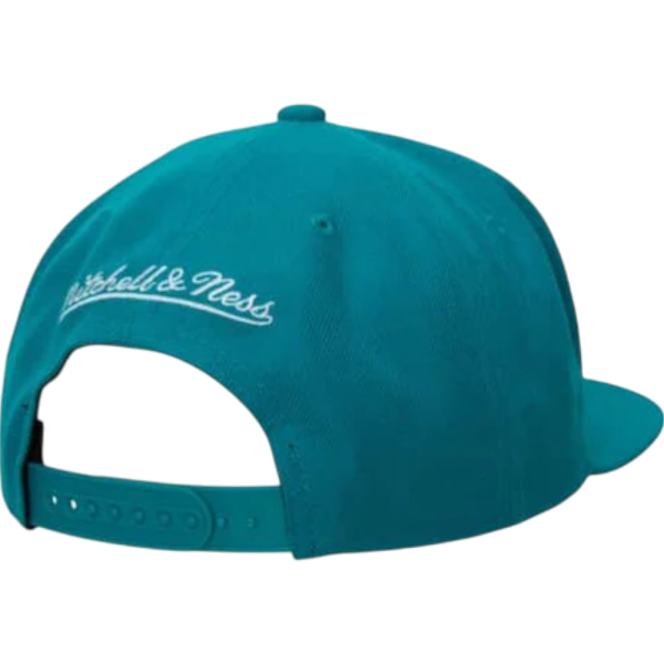 Gorra Mitchell & Ness Satinada Clásica Charlotte Hornets Verde