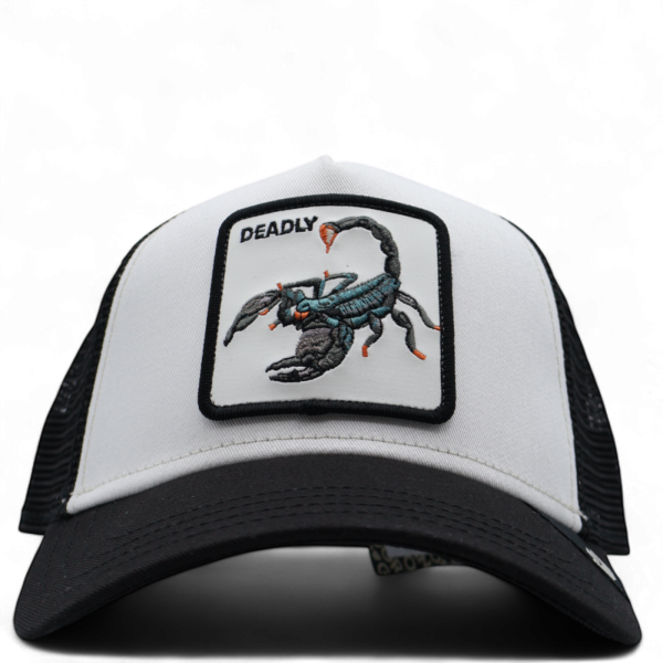 Gorra Goorin Bros Escorpión Deadly Negra y Blanca