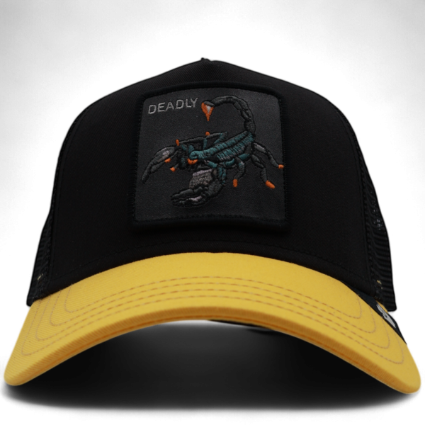 Gorra Goorin Bros Escorpión Deadly Negra y Amarillo