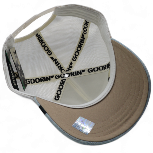 Gorra Goorin Bros Aguila Fly High Blanca y Jeans