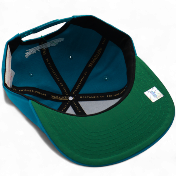 Gorra Mitchell & Ness Satinada Clásica Charlotte Hornets Ver