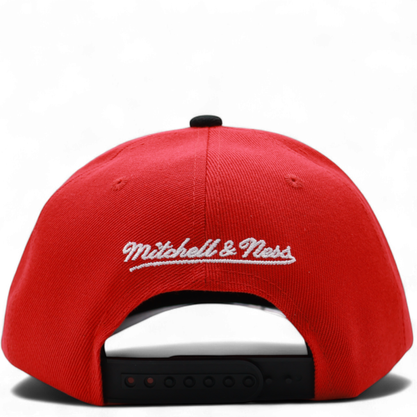 Gorra Mitchell & Ness Chicago Bull Logo Visera Rojo