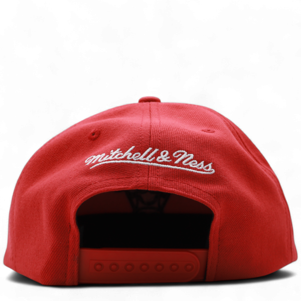Gorra Mitchell & Ness Chicago Bull Parche Conference Rojo