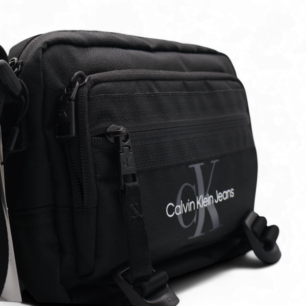 Bandolera Calvin Klein Con Bolsillo delantero y Logo Negro