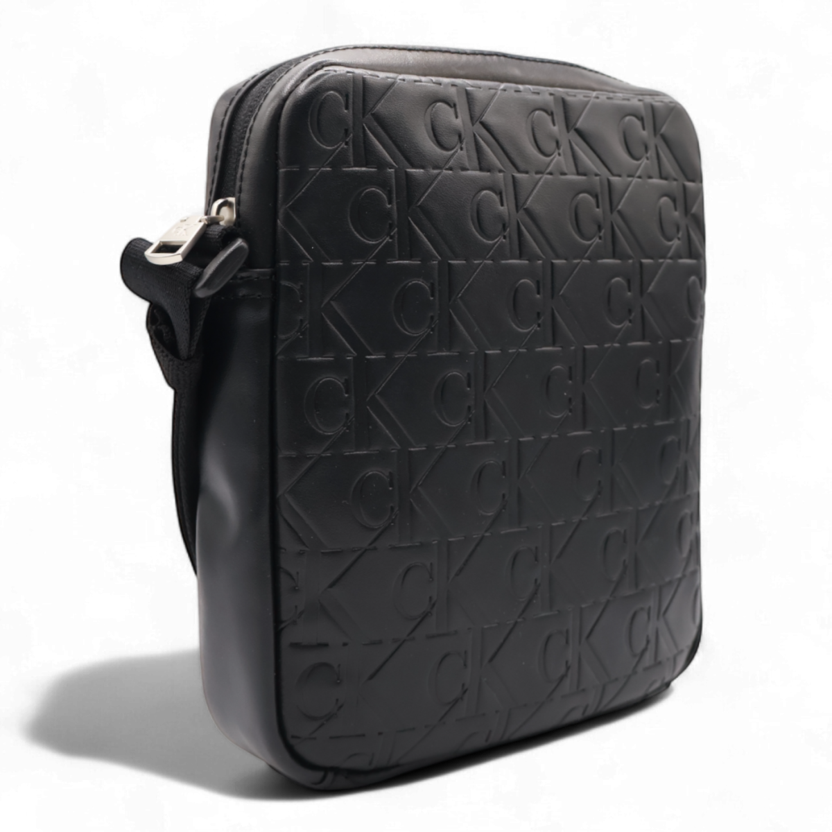 Bolso Calvin Klein Reporter Ultraligero con Logo Negro 2