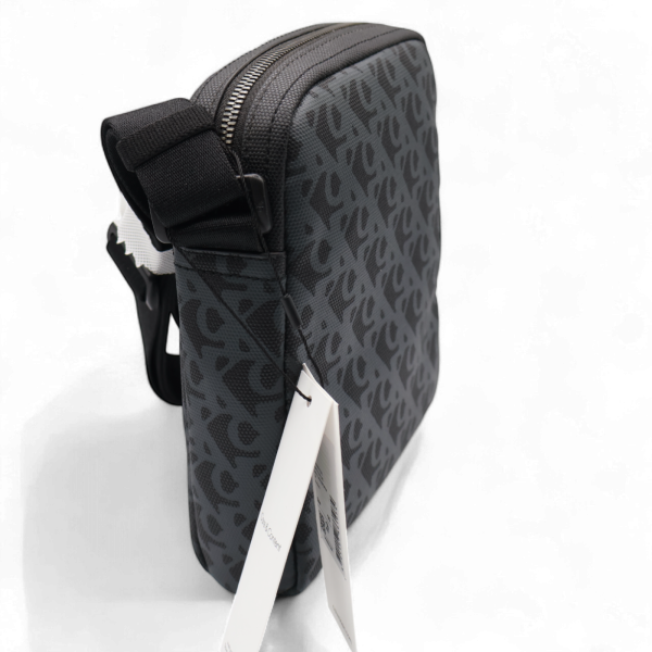 Bolso Calvin Klein Jeans AOP Reporter Negro | Moderno y Urbano