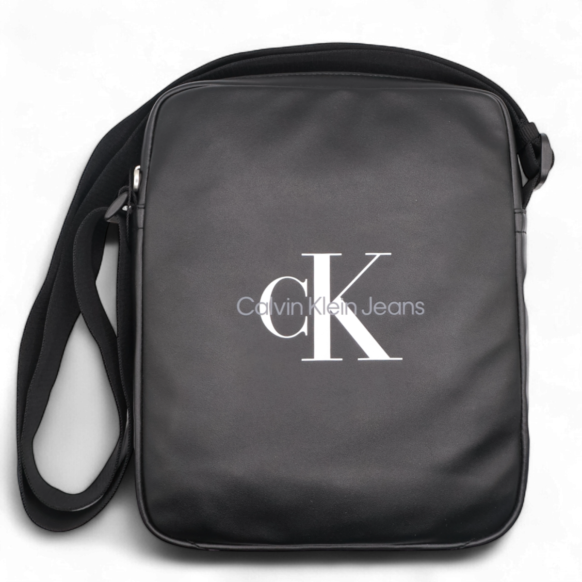 Bolso Calvin Klein Reporter con Logo Negro