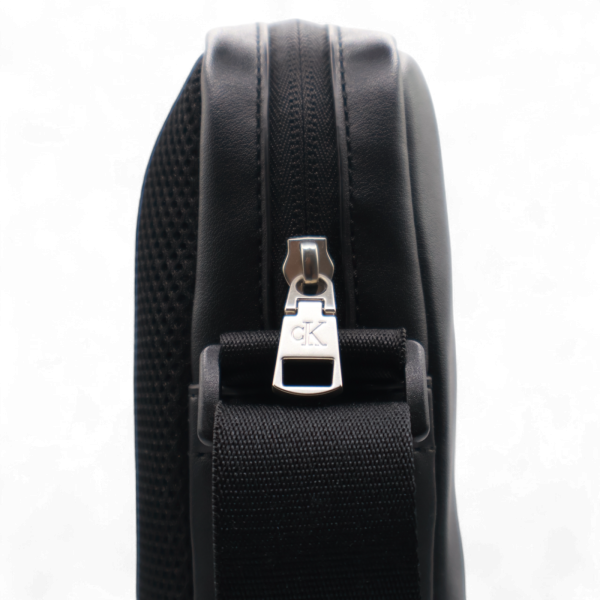 Bolso Calvin Klein Reporter con Logo Negro