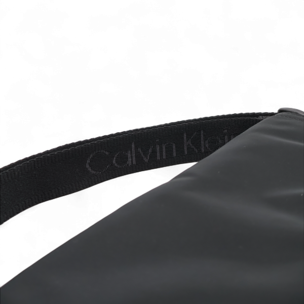 Bolso Calvin Klein Over Webbing Negro