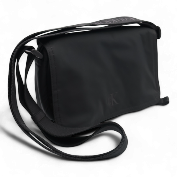 Bolso Calvin Klein Over Webbing Negro