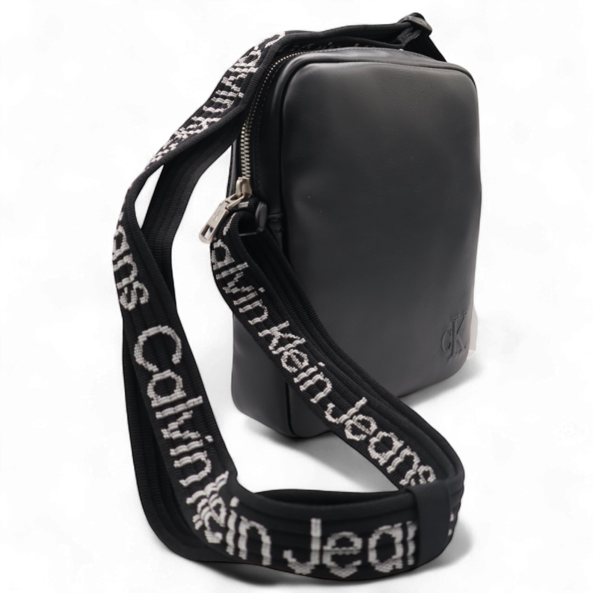 Bolso Calvin Klein Reporter Ultraligero Negro 2
