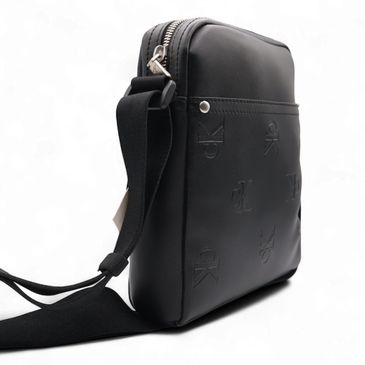 Bandolera Calvin Klein – Elegancia y Estilo Moderno 2