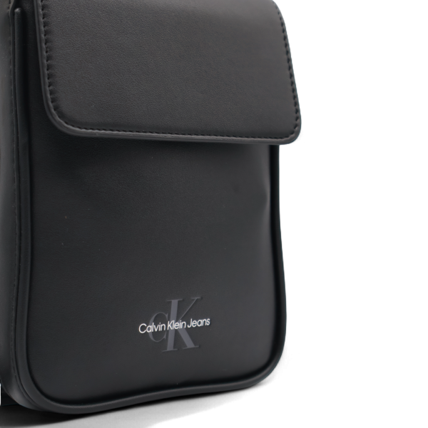 Bandolera Calvin Klein Para el Movil Basic Negro