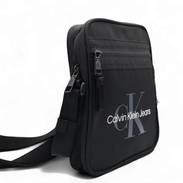 Bolso Calvin Klein Reporter II Bandolera Negro – Estilo y Elegancia