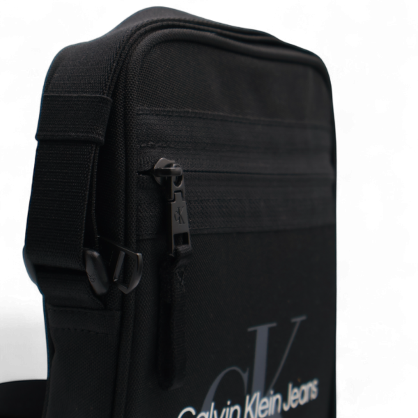 Bolso Calvin Klein Reporter II Bandolera Negro – Estilo y Elegancia