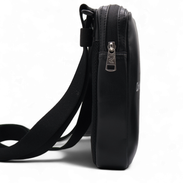Bolso Calvin Klein Reporter II Bandolera Negro – Estilo y Elegancia
