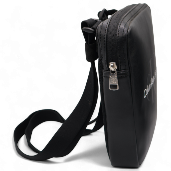Bolso Calvin Klein Reporter II Bandolera Negro – Estilo y Elegancia