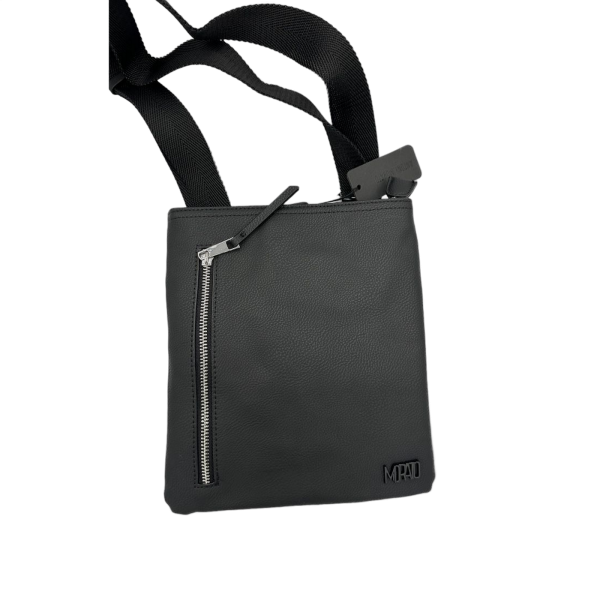 Bolso Antony Morato Polipiel con Logo Frontal Negro – Estilo Moderno y Elegante