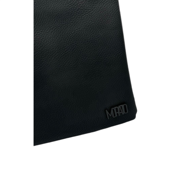 Bolso Antony Morato Polipiel con Logo Frontal Negro – Estilo Moderno y Elegante