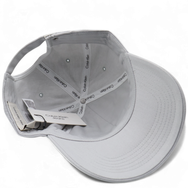Gorra Calvin Klein Monologo Sarga Jeans Gris | Moderna y Urbana