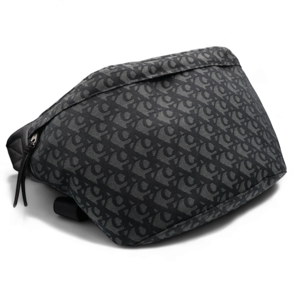 Riñonera Calvin Klein Jeans Monogram CK25 Negro | Moderna y Funcional