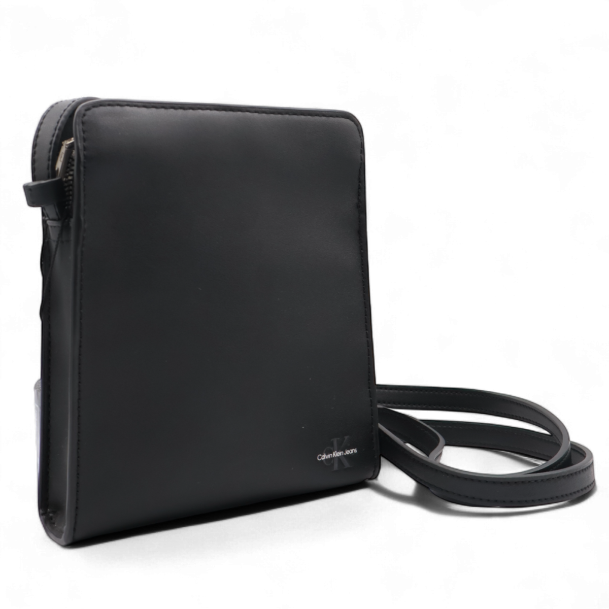 Bandolera Calvin Klein Jeans AOP Basic Negro | Estilo y Funcionalidad 2