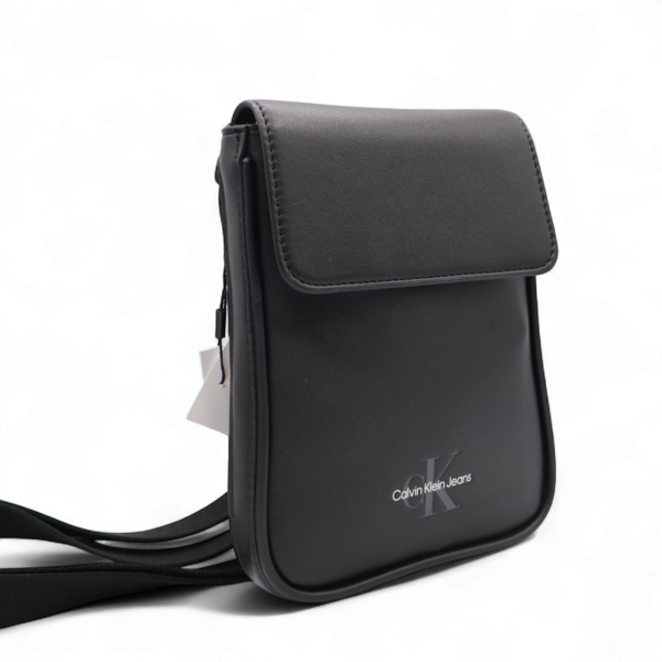 Bandolera Calvin Klein Para el Móvil Basic Negro – Práctica y Moderna