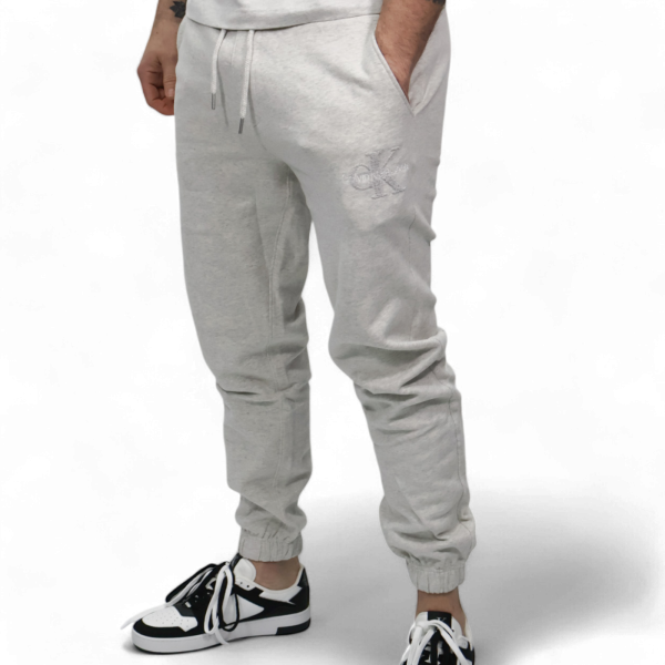 Pantalon de Chandal Calvin Klein con Chenilla con Monograma Gris Calvin Klein | Pantalones  - Estilo urbano premium
