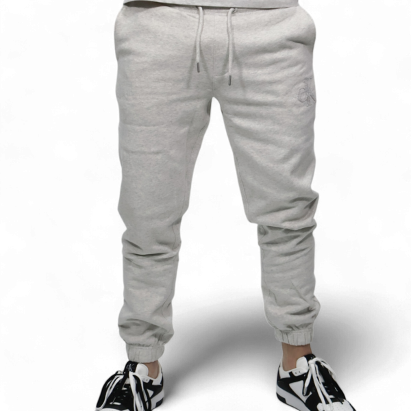 Pantalon de Chandal Calvin Klein con Chenilla con Monograma Gris Calvin Klein | Pantalones  - Estilo urbano premium