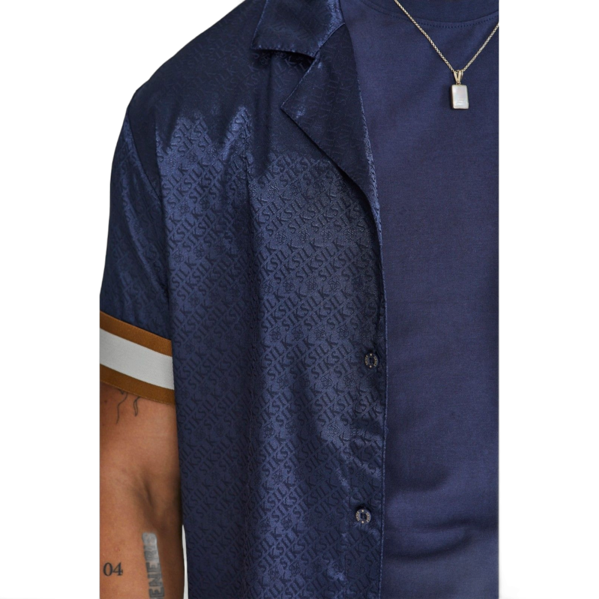 Camisa SikSilk con Franja en Manga Azul Marino SikSilk | Short  - Estilo urbano premium 2