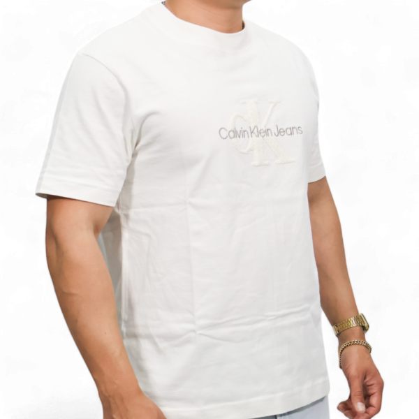 Camiseta Calvin Klein de Chenilla con Monograma Marfil Calvin Klein | Camisetas  - Estilo urbano premium