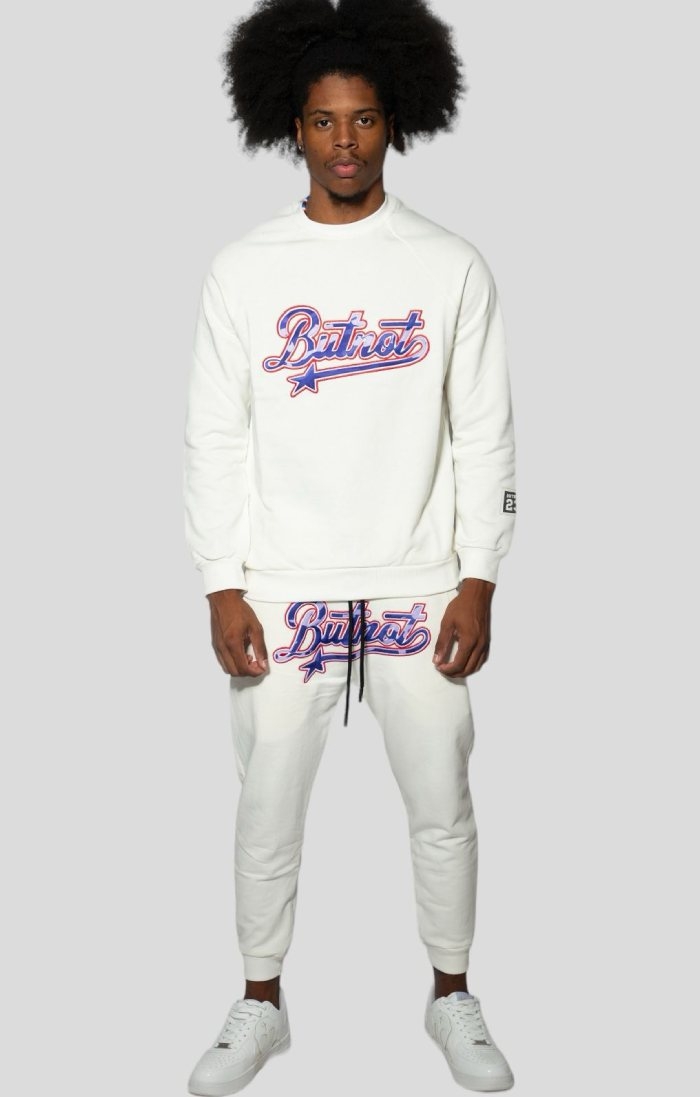 Estilo Motivacional: Sudadera y Pantalón Stars Motivation, Zapatillas Masck Spin de ButNot en Blanco